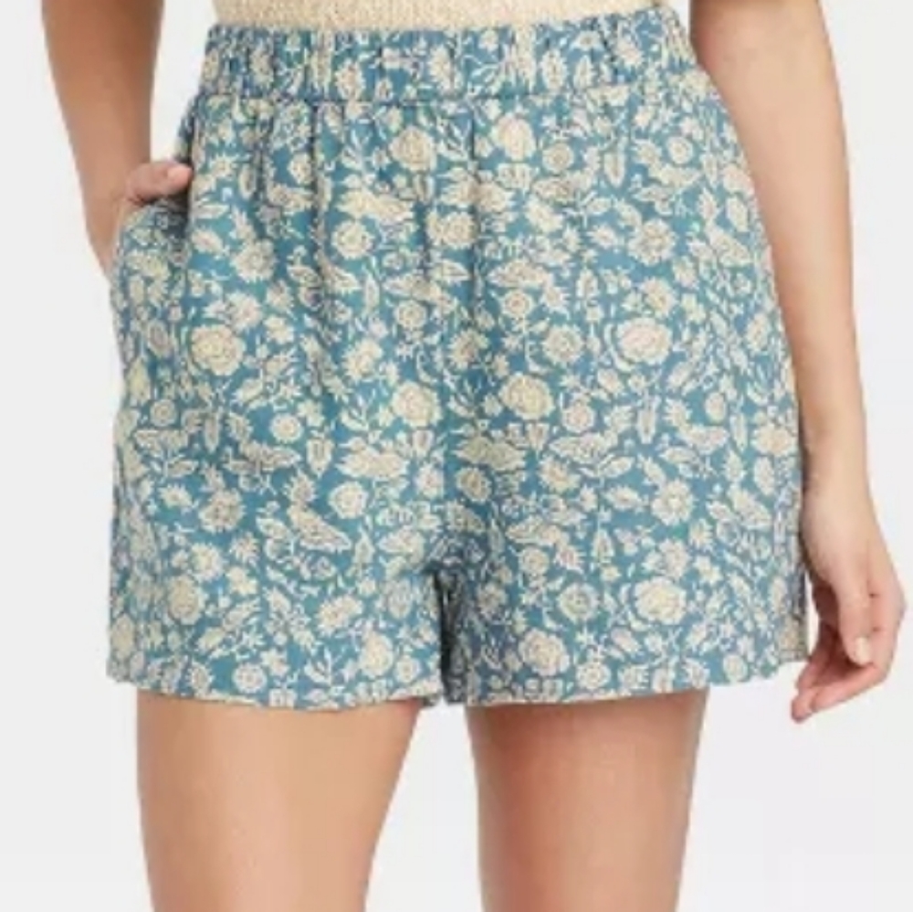 High-Rise Pull-On Shorts - Universal Thread

NWT